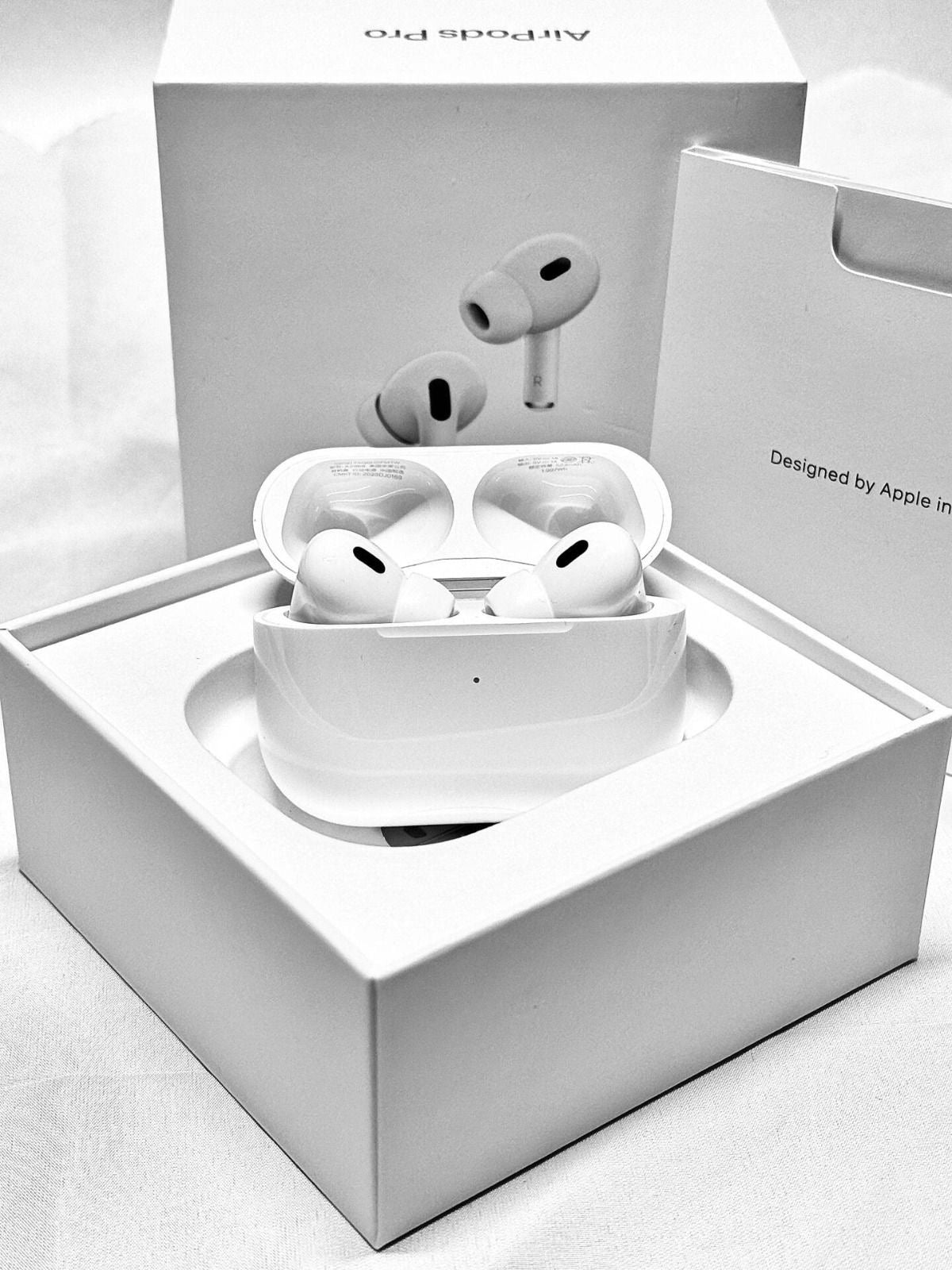 AirPods Pro (2ᵉ génération)

Plongez dans une expérience sonore exceptionnelle avec les AirPods Pro USB-C. Grâce à la réduction active du bruit, un mode transparence amélioré et un son spatial personnalisé, ces écouteurs s’adaptent parf